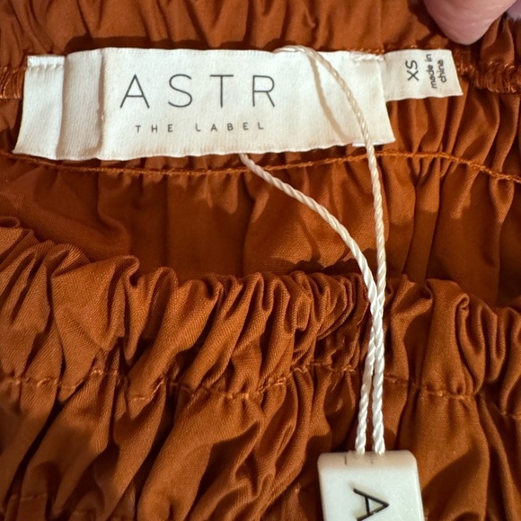 ASTR the label Rust Smocked Puff Sleeve Top. Size XS. NWT - Picture 5 of 8
